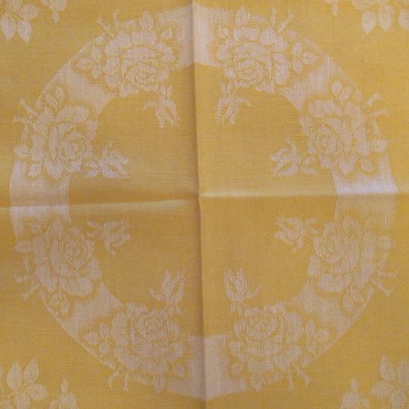 4 Gold & white Rose embossed cloth napkins and Tablecloth - Picture 6 of 15